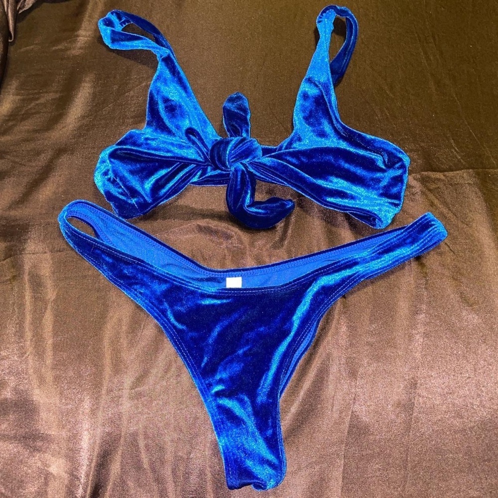 beautiful blue velvet bikini set. size large